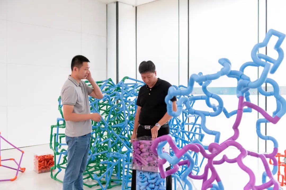 來雙奧館看龍勝管在“Colourful Cube”的藝術(shù)美學吧! 來雙奧館看龍勝管在“Colourful Cube”的藝術(shù)美學吧!